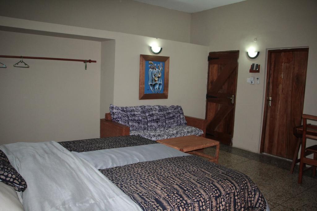 אקרה The Sleepy Hippo Hotel מראה חיצוני תמונה
