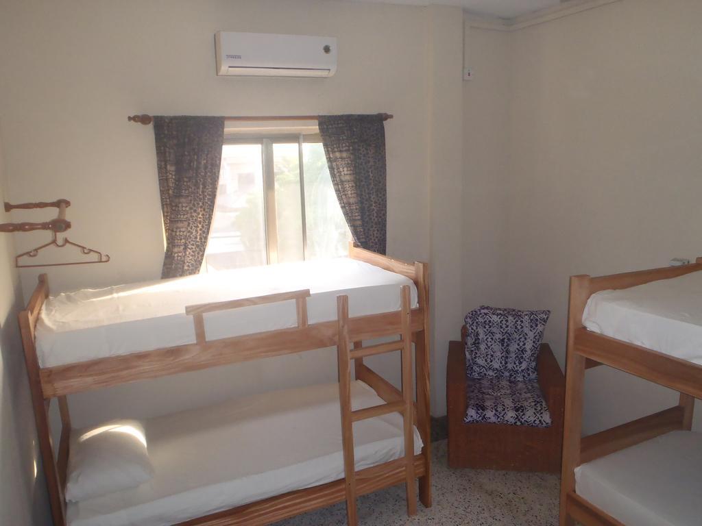 אקרה The Sleepy Hippo Hotel מראה חיצוני תמונה