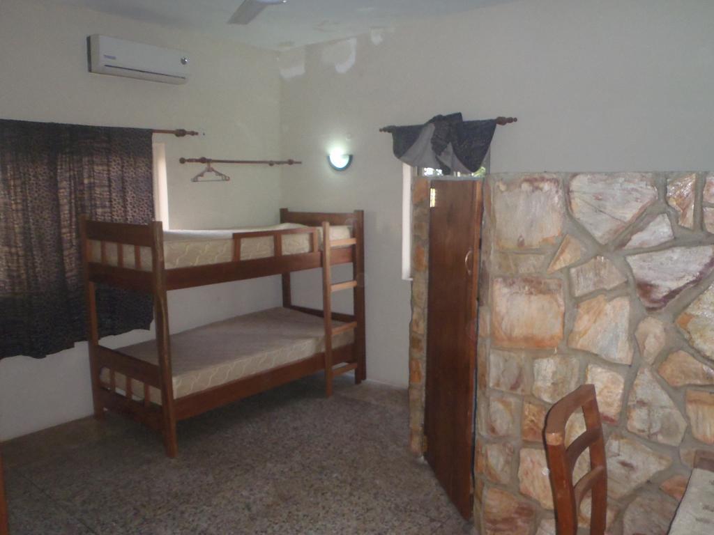 אקרה The Sleepy Hippo Hotel מראה חיצוני תמונה
