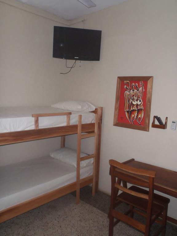 אקרה The Sleepy Hippo Hotel מראה חיצוני תמונה