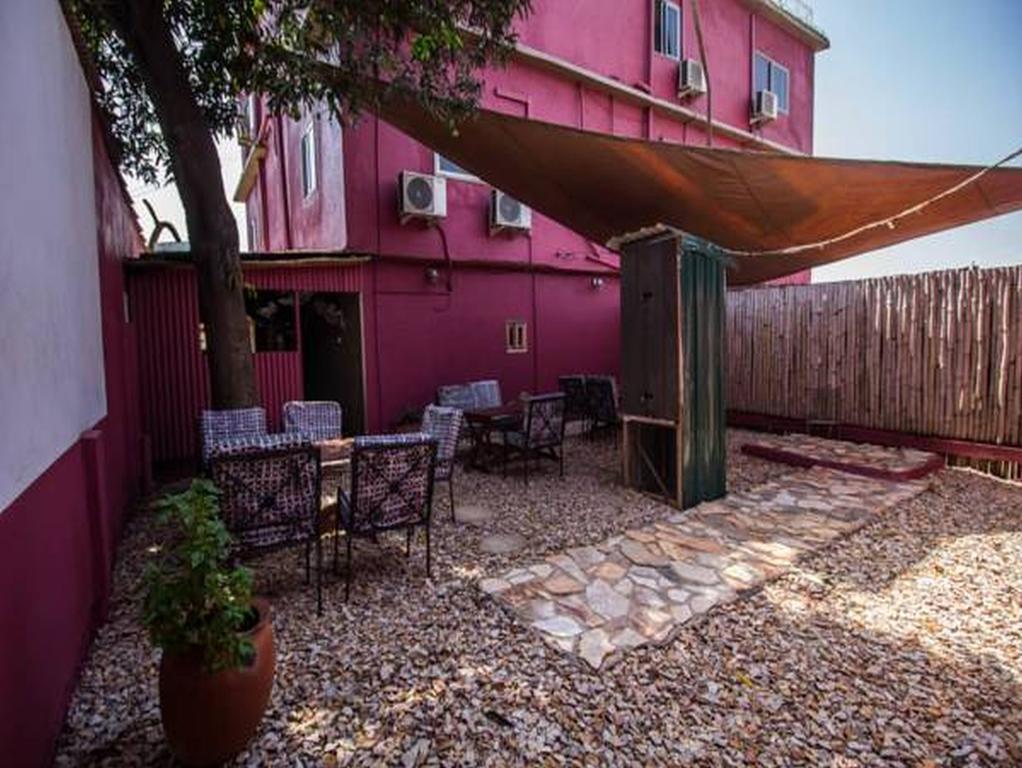 אקרה The Sleepy Hippo Hotel מראה חיצוני תמונה