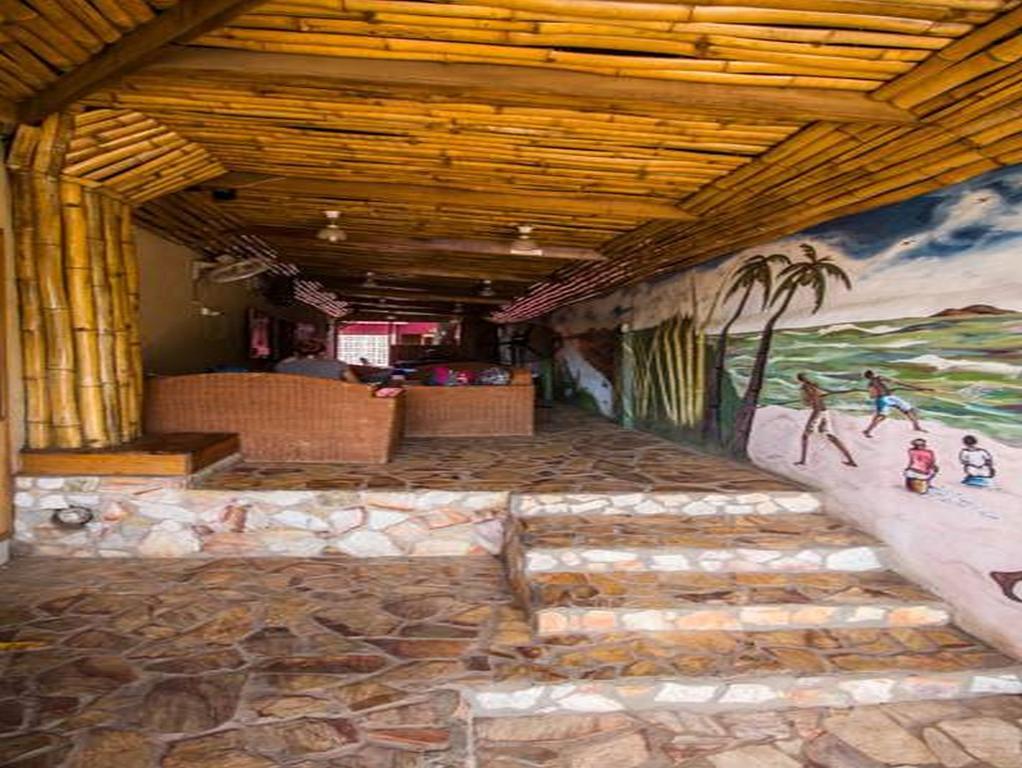 אקרה The Sleepy Hippo Hotel מראה חיצוני תמונה